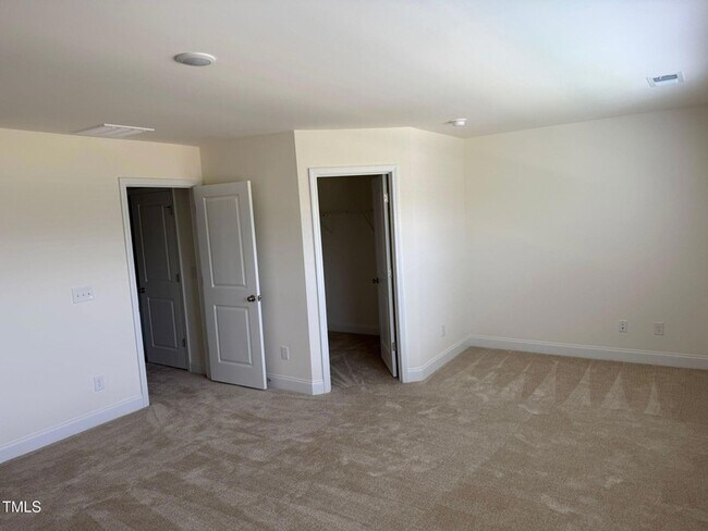 Building Photo - 48 Hyacinth Ln