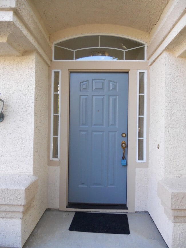 Building Photo - Charming Folsom Cluster Home Community near Oak Ave & East Bidwell