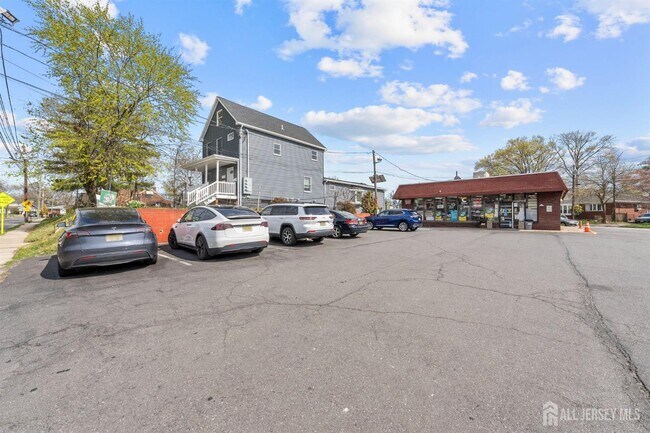 Building Photo - 816 King Georges Rd