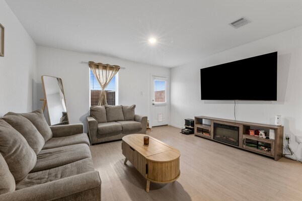 Building Photo - 18279 Via Aurelia Dr