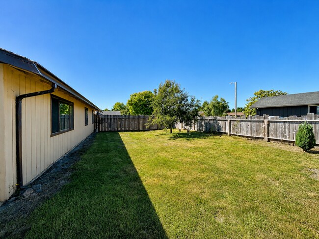 Building Photo - 1704 Antoine Ave