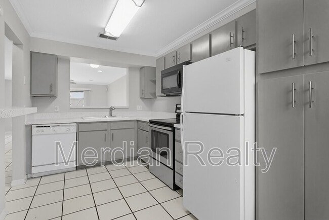 Building Photo - 205 Arbor Cir