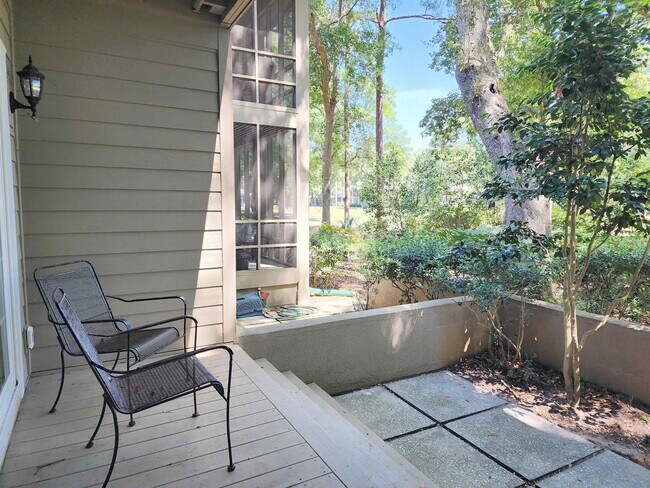 Building Photo - 207 Golden Bear Dr