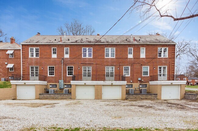 Building Photo - 5837 N High St