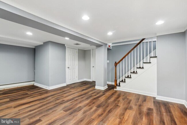 Building Photo - 909 Old Lancaster Rd