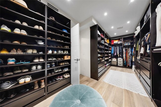 Building Photo - 1141 NE 90th St