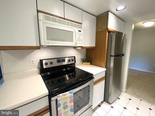 Building Photo - 10218 Bushman Dr