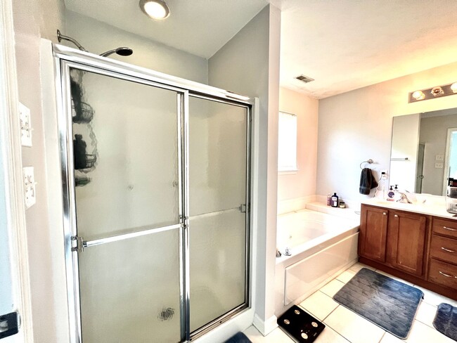 Building Photo - 4 bedroom home in Oceanview, Norfolk