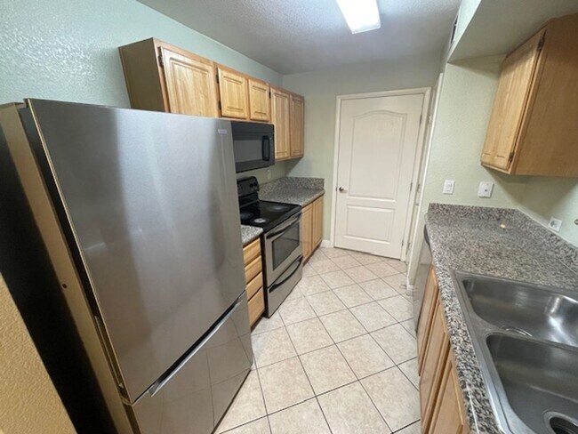 Building Photo - 5055 W Hacienda Ave