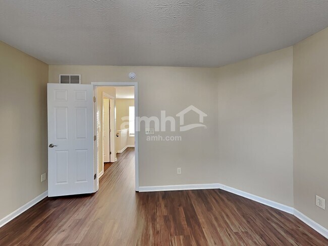 Building Photo - 10204 Meadow Glen Dr