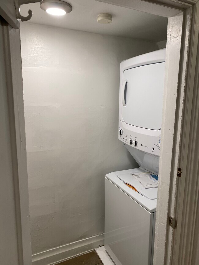 Building Photo - 2617 Jane St