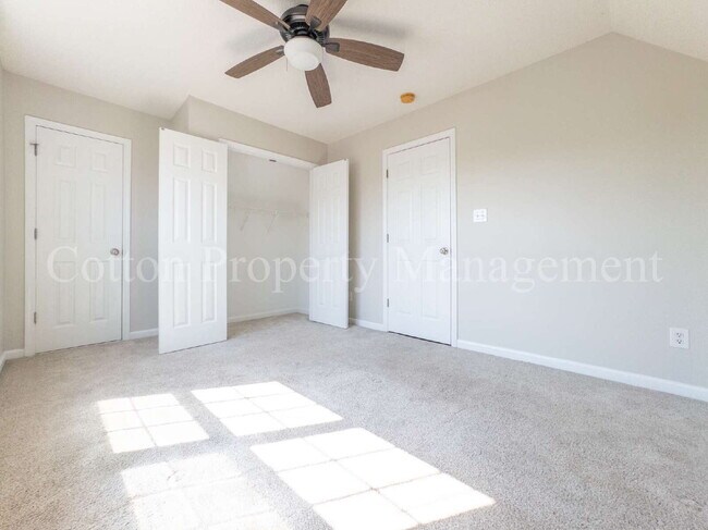 Building Photo - 448 Vallie Ln