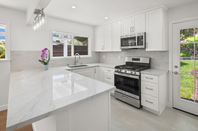 Building Photo - Welcome to your rare gem, dream home in Clairemont, San Diego!