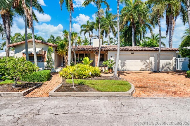 Building Photo - 627 Solar Isle Dr
