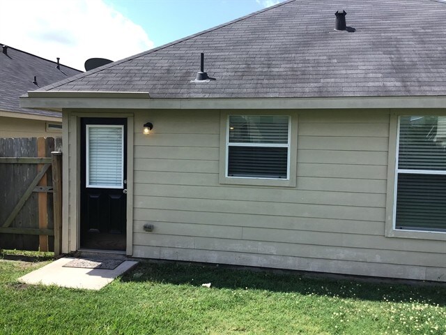 Building Photo - 8727 Doskocil Dr