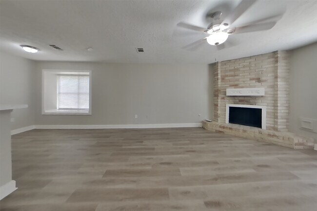 Building Photo - 24019 Lone Elm Dr