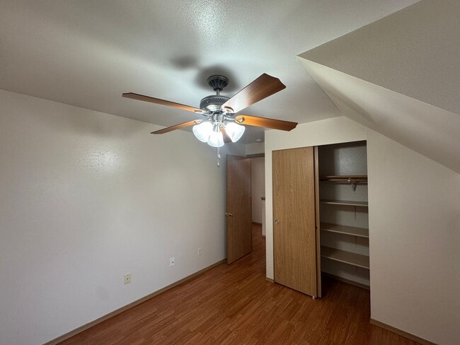 Building Photo - Charming Three Bedroom Near Pacific Ave!