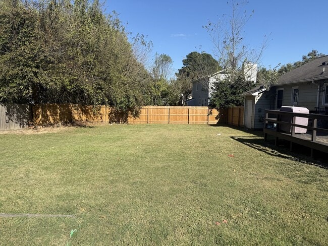 Building Photo - 725 E Cardinal Dr