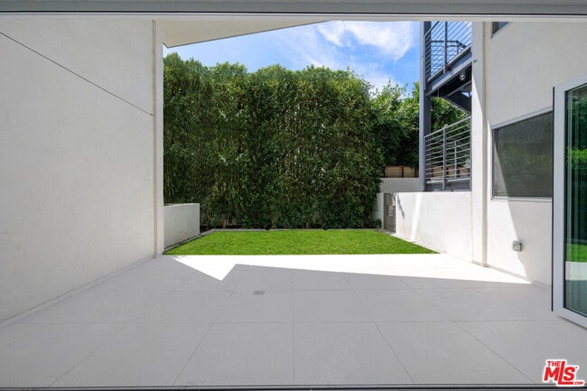 Building Photo - 621 Kings Rd