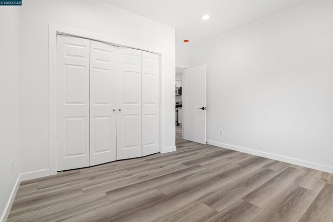 Building Photo - 18 Del Sol Ct