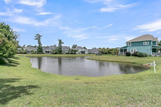 Building Photo - Newly Refreshed Single Story Home in Carol...