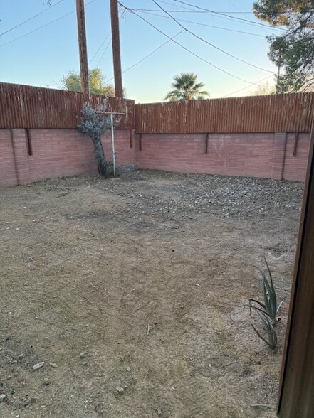 Building Photo - 5564 E Camden St