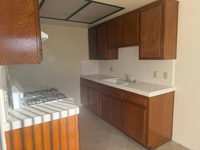 Building Photo - 727 S Alma St