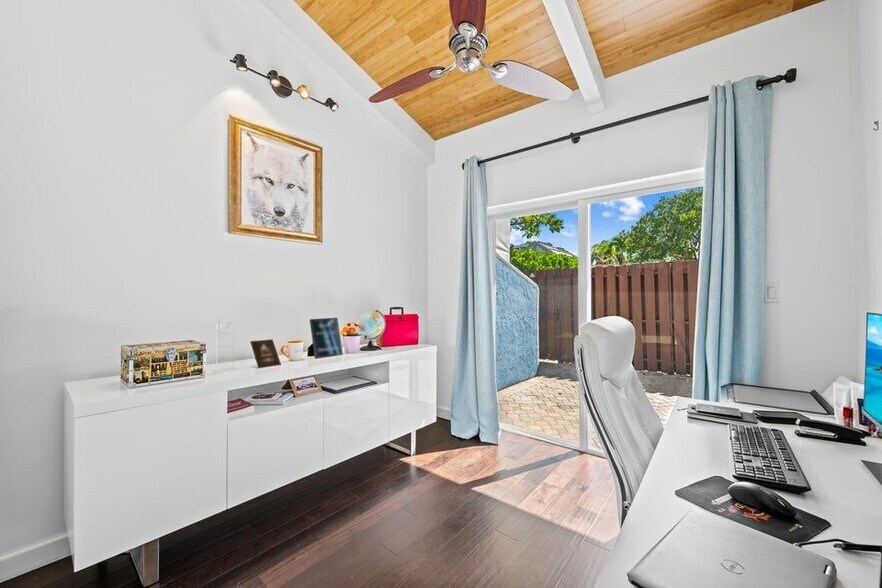 Building Photo - 219 NE 17th Ave