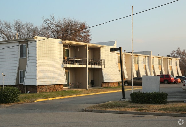 Building Photo - 2200 Sheridan Apartments