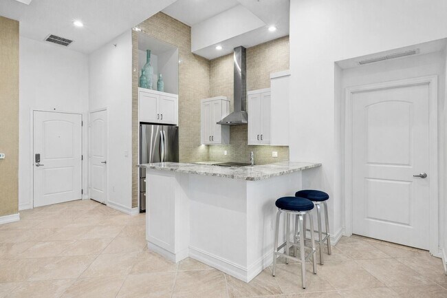 Building Photo - 701 S Olive Ave