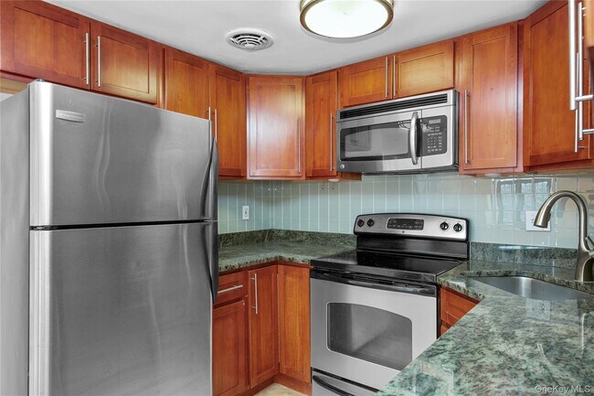 Building Photo - 206 Chateau Rive