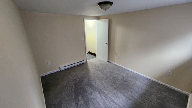 Building Photo - 3 bedroom 1 bathroom