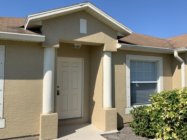 Building Photo - 269 SW Ridgecrest Dr