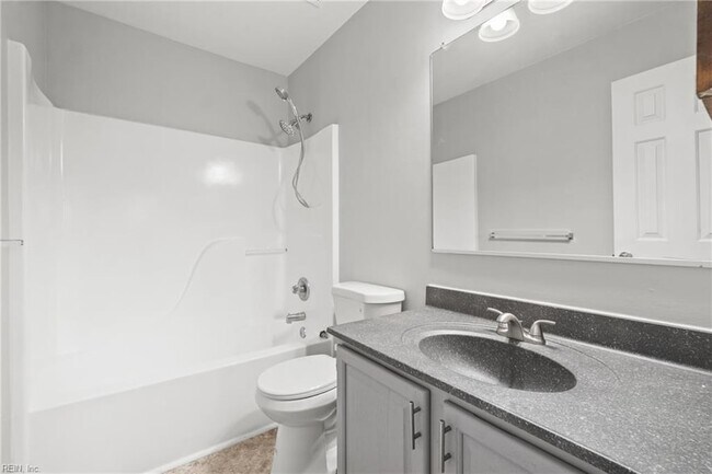 Building Photo - 714 Sutherland Dr