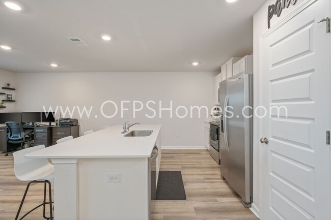Building Photo - Crestview 4bed/2bath