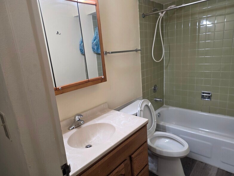 Building Photo - 843 Westmoreland Dr