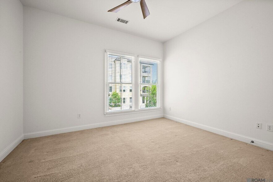 Building Photo - 998 Stanford Ave