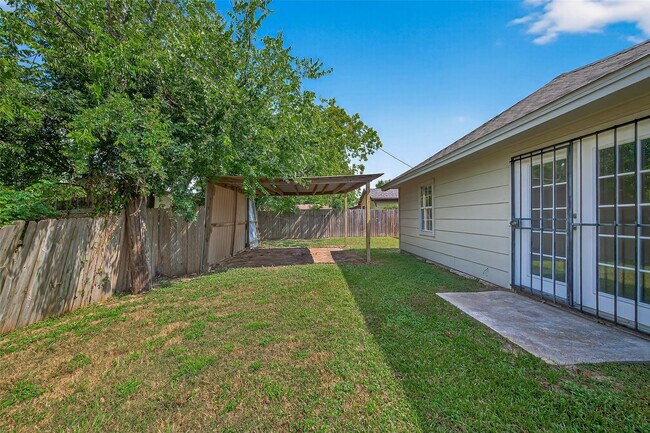 Building Photo - 5243 Wickview Ln
