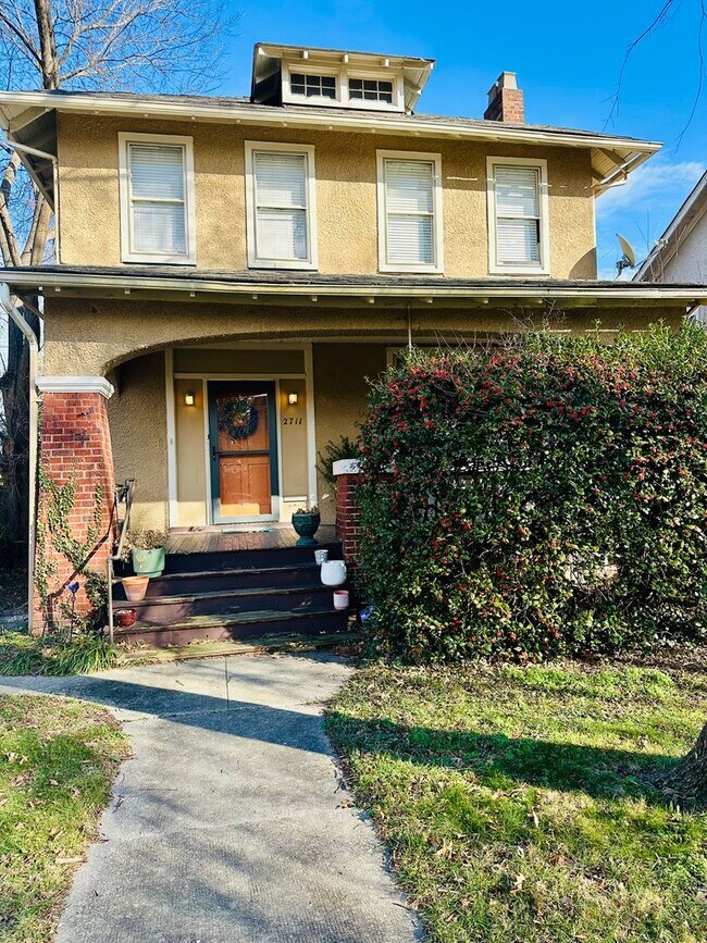 Building Photo - Gorgeous 4bdrm/1.5bth Home Located on Seminary Avenue in Richmond's North Side!!