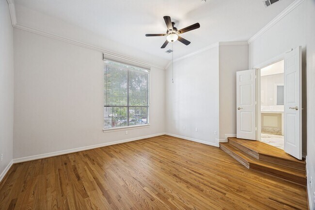 Building Photo - Sophisticated Addison Townhome with Vaulted Ceilings, Study & Two Primary Suites!