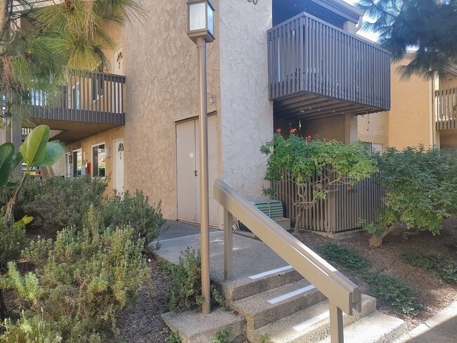Building Photo - Villa La Jolla Condo in the Heart of it All!