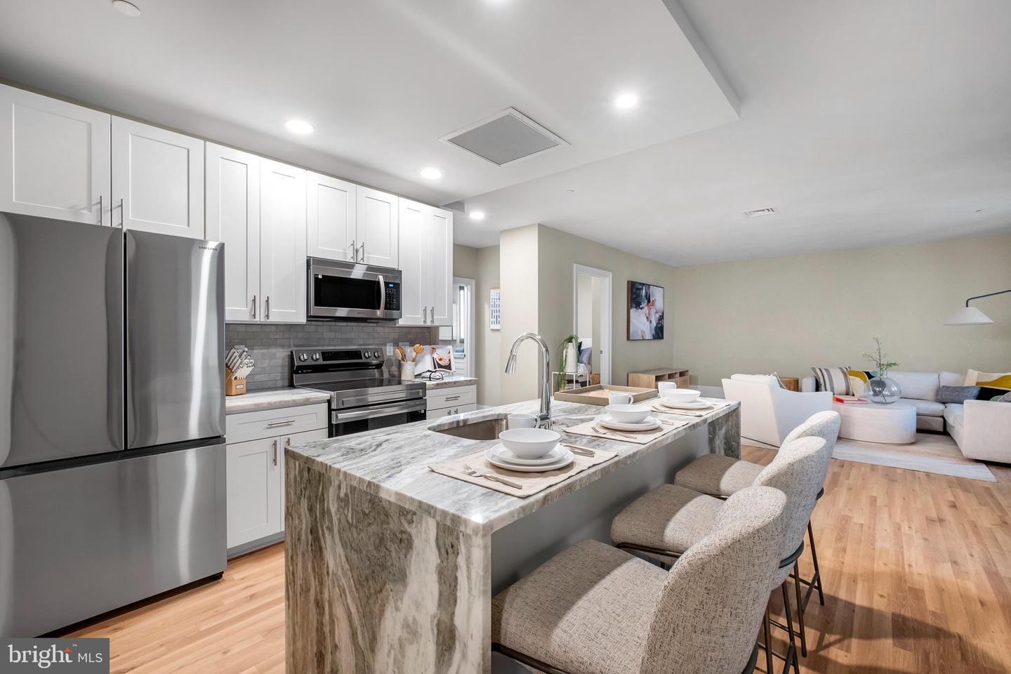 Building Photo - 1422 Chestnut St