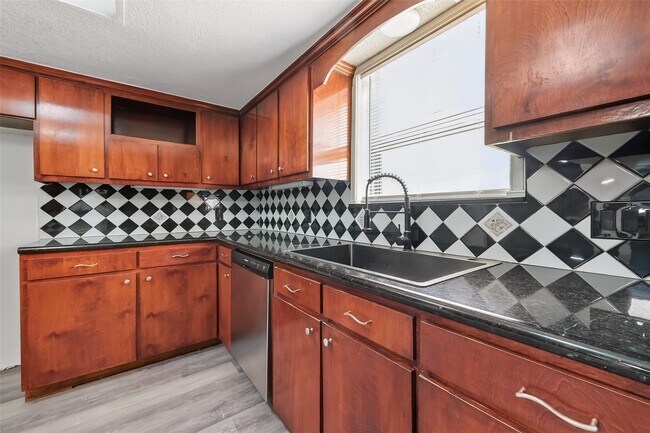 Building Photo - 4002 Cedar Ridge Ct