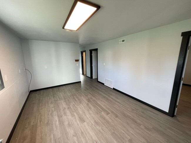 Building Photo - 2320 D Ave