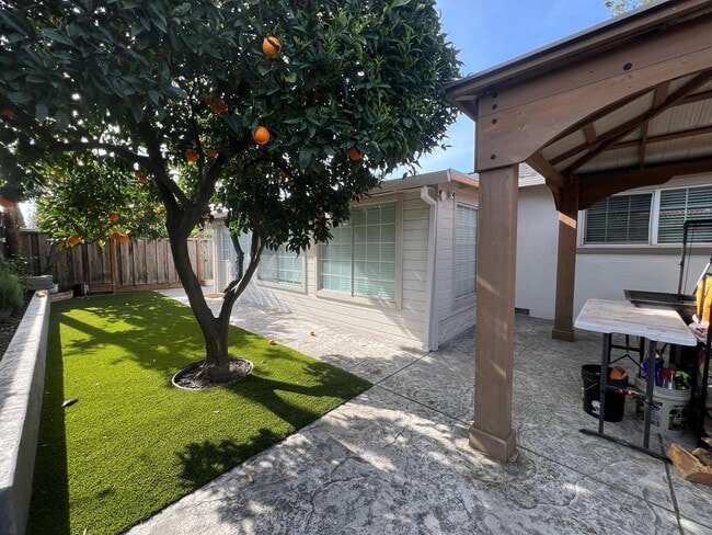 Building Photo - SAN JOSE - Well Maintained 3/2 In A Quiet ...