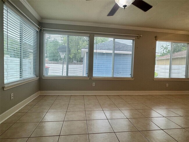 Building Photo - 9910 Farrell Dr