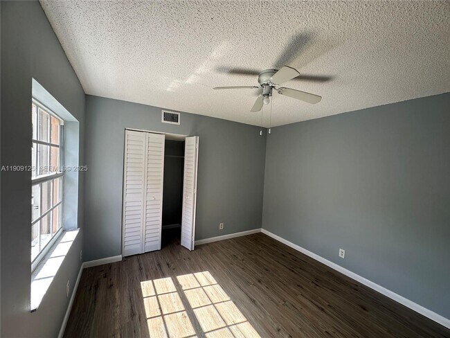 Building Photo - 1107 SW 83rd Ave