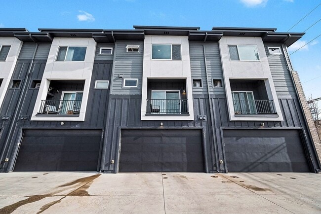 Building Photo - Fully Furnished 3 Bedroom 3 1/2 Bath in Wheat Ridge