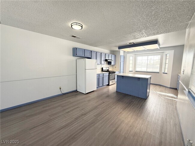 Building Photo - 5876 Filmore Ave