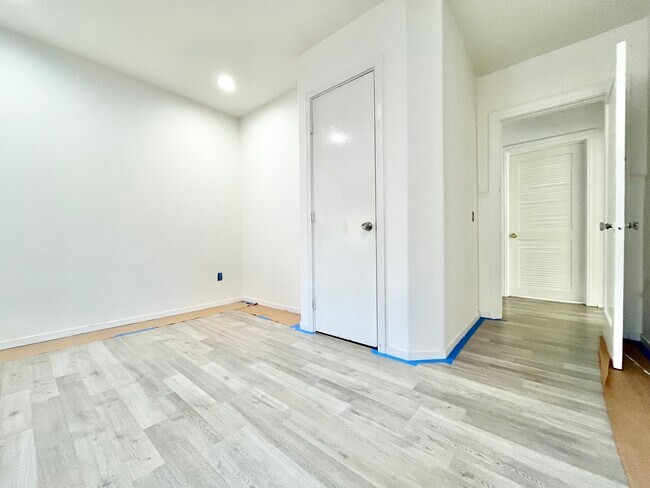 Building Photo - 423 N Orange Dr